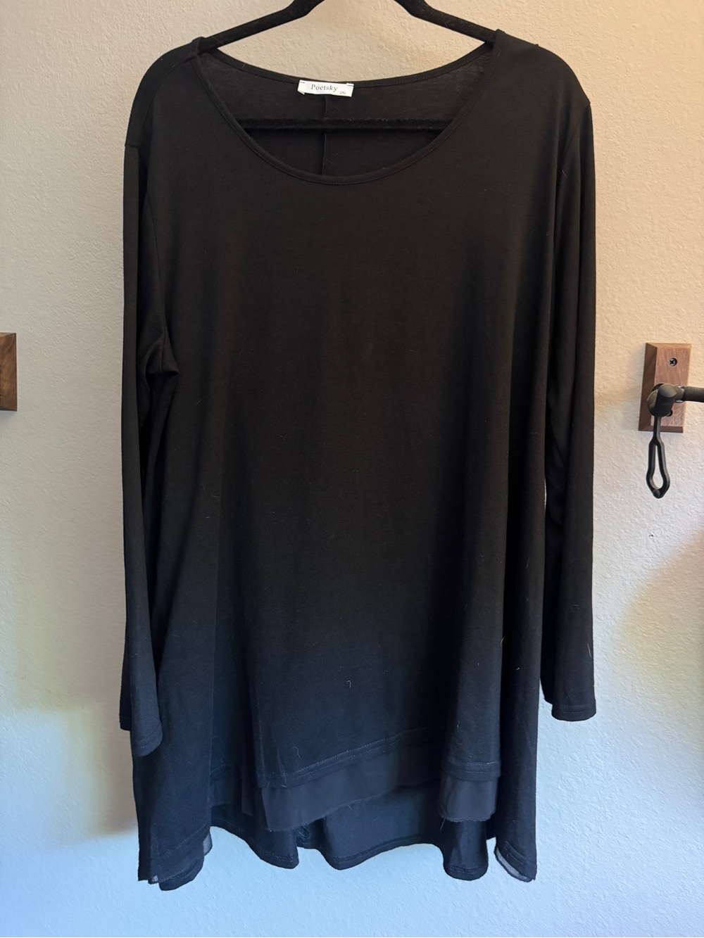 Black Lightweight Long-Sleeve Scoop Neck Tunic